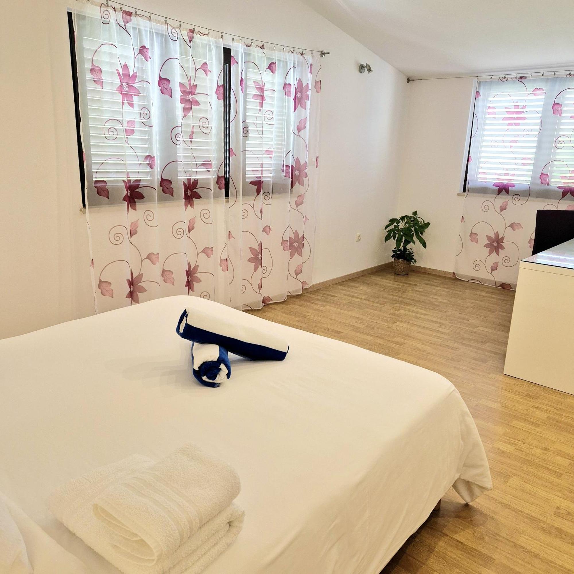 Apartments Olivia Kaštela Eksteriør bilde