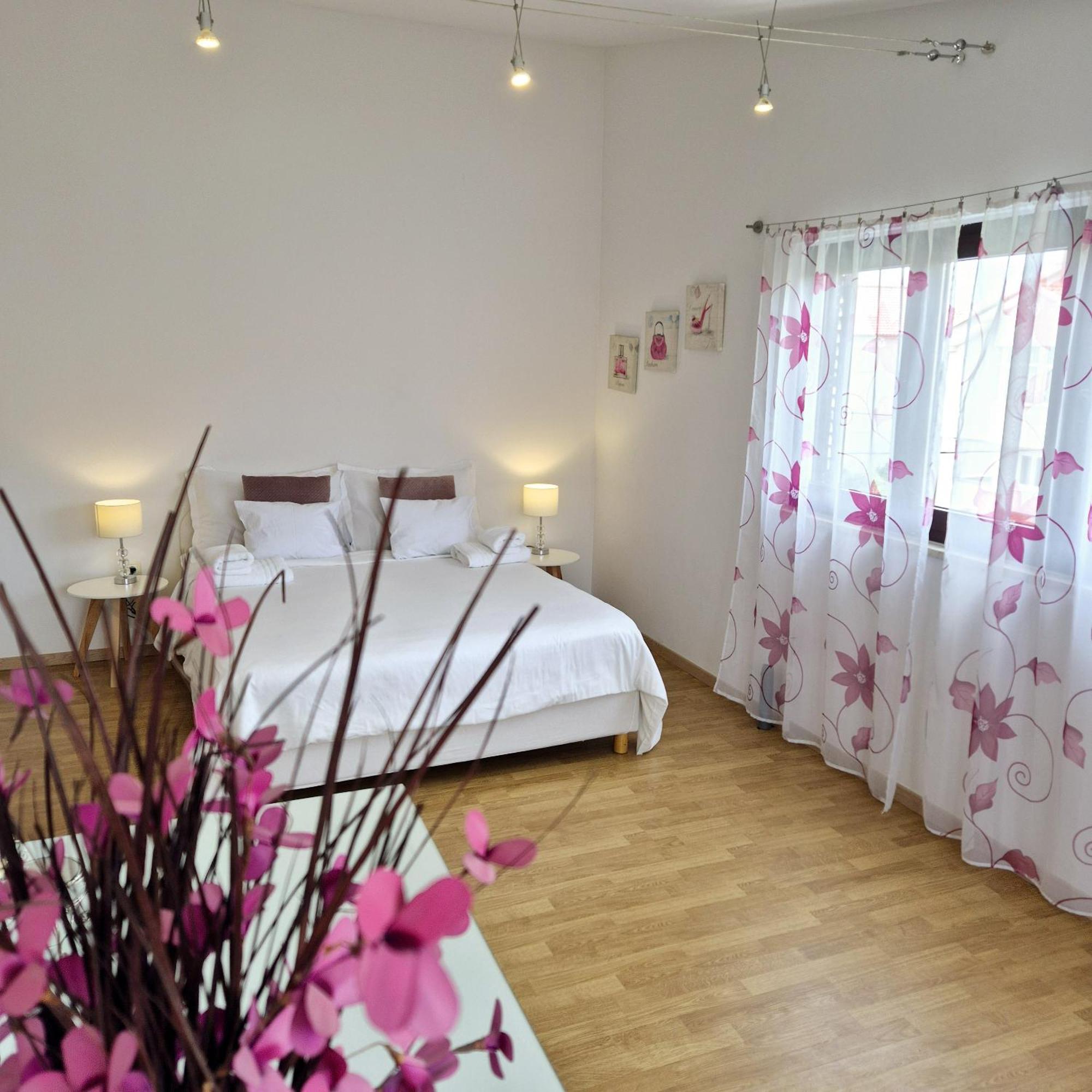 Apartments Olivia Kaštela Eksteriør bilde