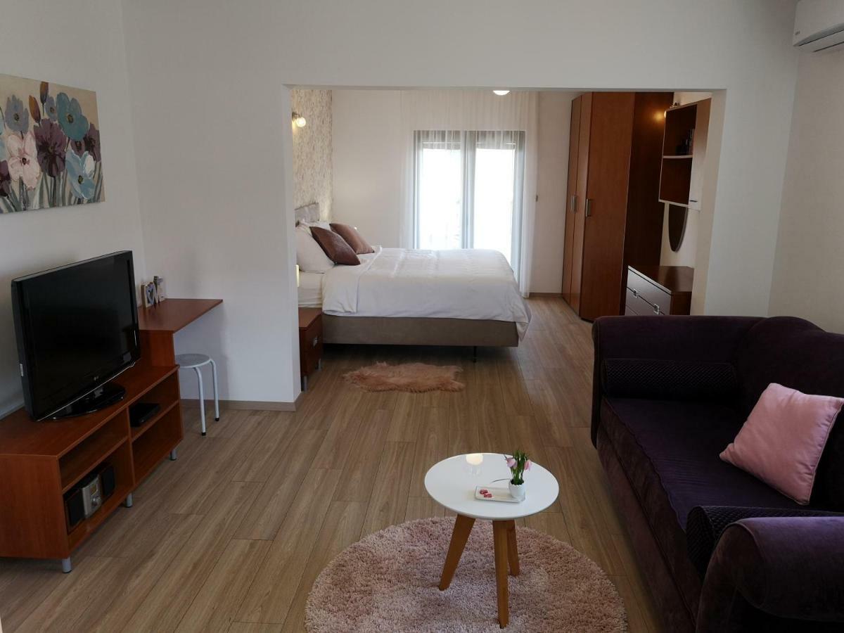 Apartments Olivia Kaštela Eksteriør bilde