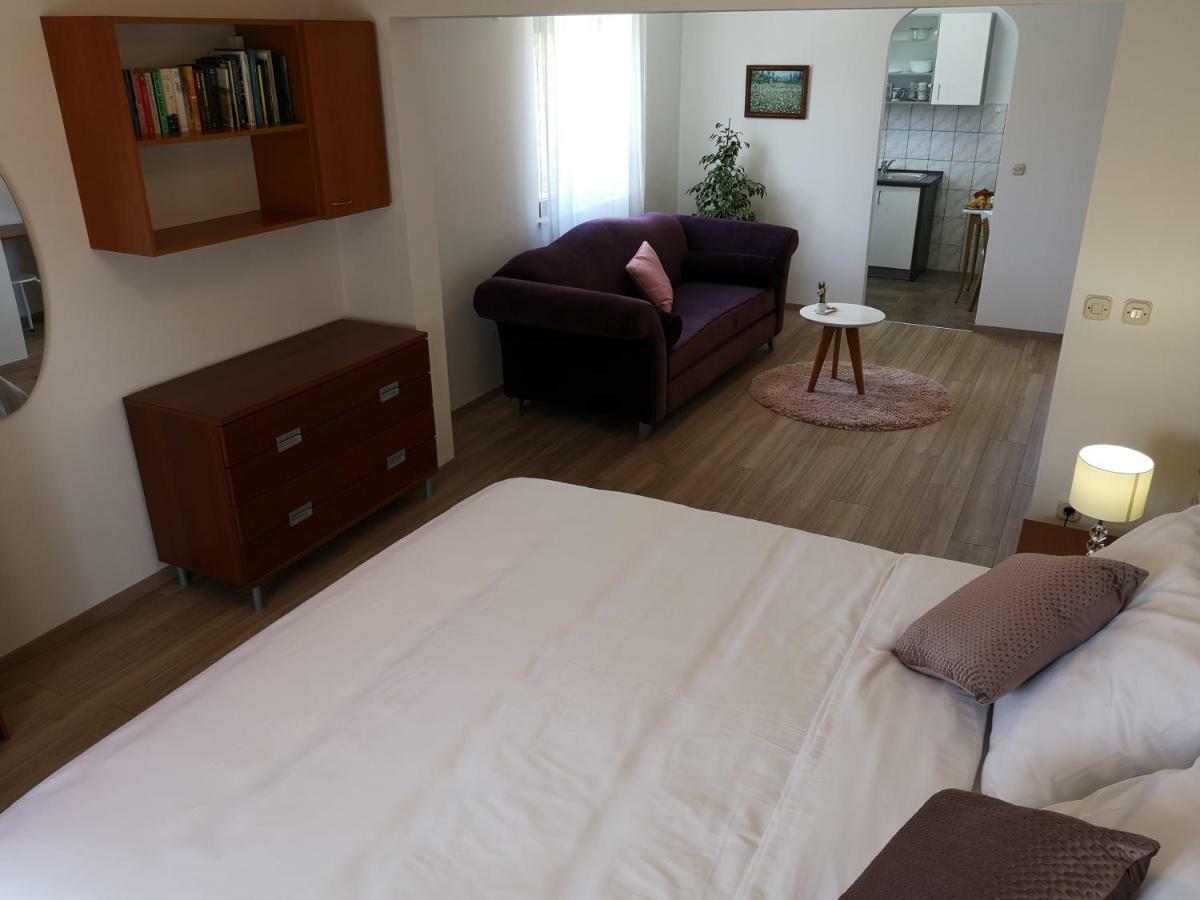 Apartments Olivia Kaštela Eksteriør bilde