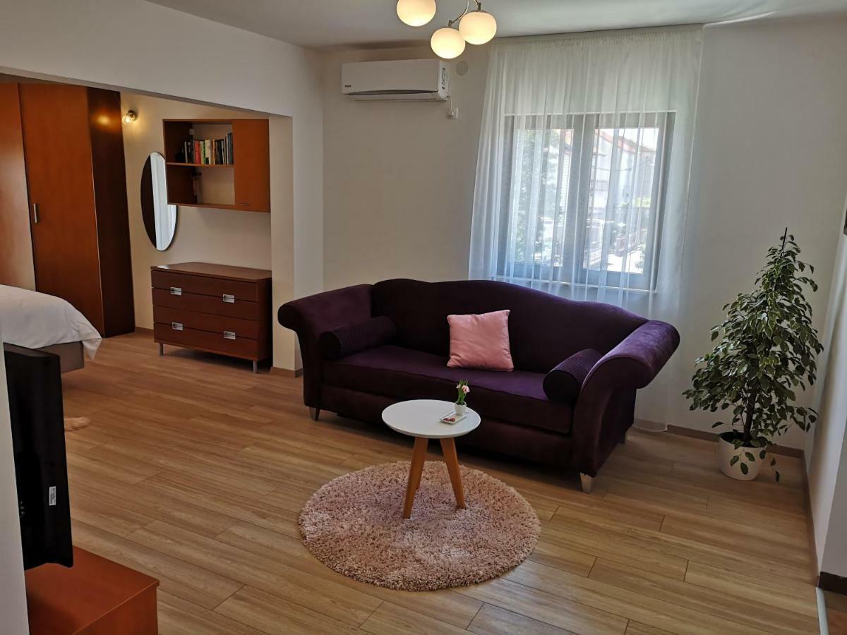 Apartments Olivia Kaštela Eksteriør bilde