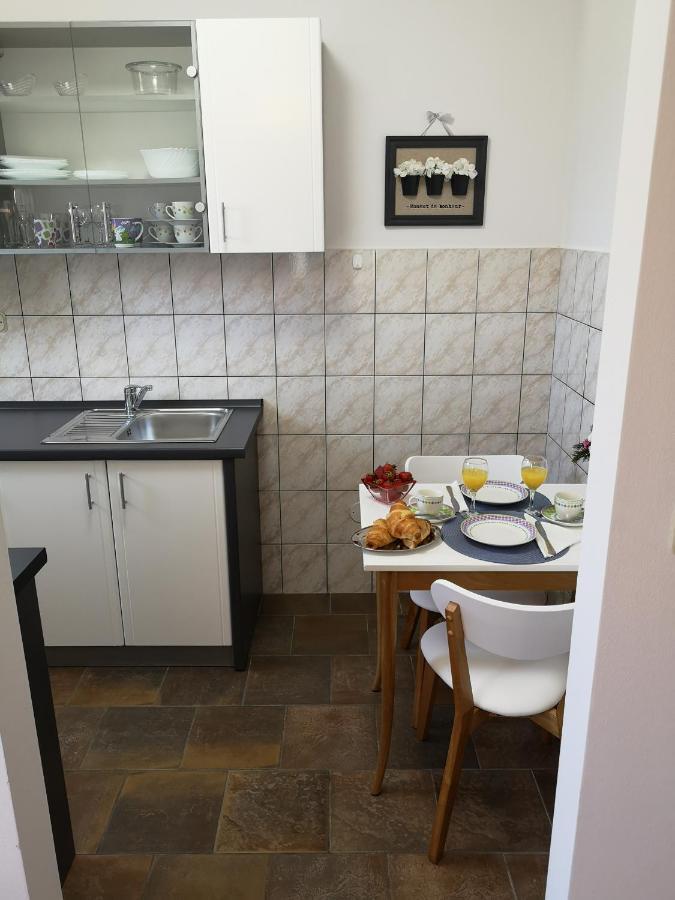 Apartments Olivia Kaštela Eksteriør bilde
